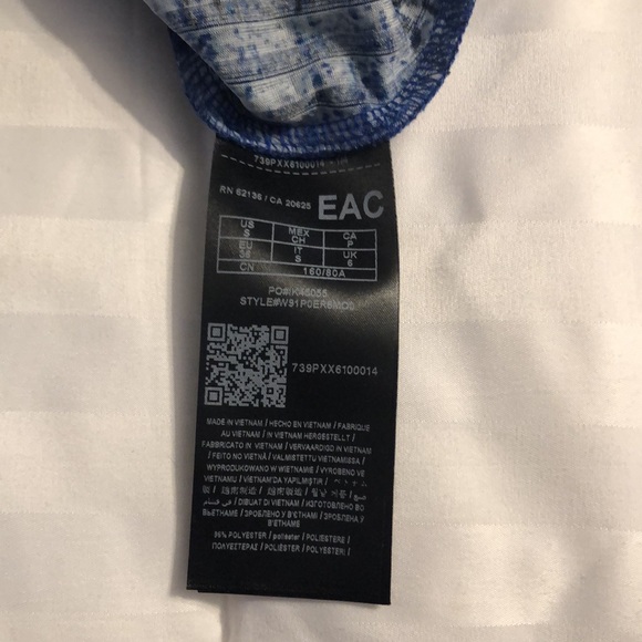 Guess off the shoulder crop top for sale! 💙🖤💙🖤 - Picture 10 of 11